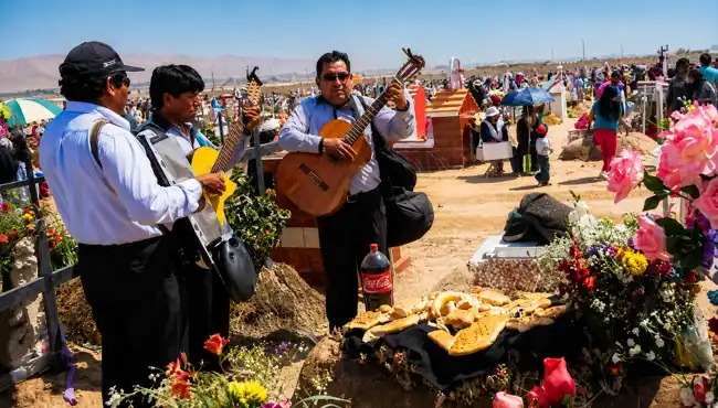 ¿Qué es el Día de Todos los Santos en Perú?